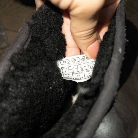 Ugg Black Classic Short‎ II Sheepskin Snow Boots Size 6 - Picture 5 of 6